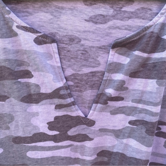Lucky Brand Light Camo V Neck Knot Front Short Sleeve Shirt Sz L - Picture 2 of 11